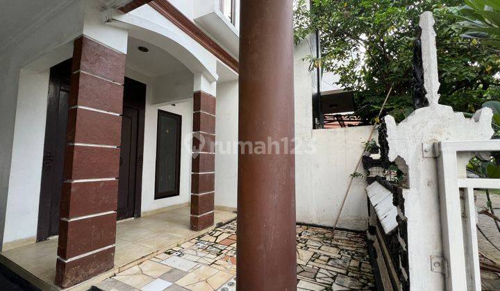 teras rumah 2 lantai siap huni