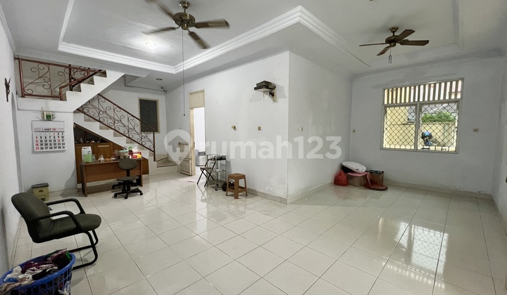 Rumah Hook 2 Lantai Bintara Bekasi Siap Huni Dekat Tol