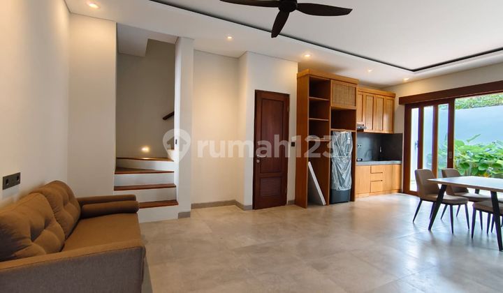 Untuk Disewa Vila Tropis Modern Baru di Jimbaran