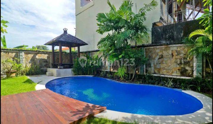 FOR RENT VILLA FURNISHED BERLOKASI DI PETITENGET 2