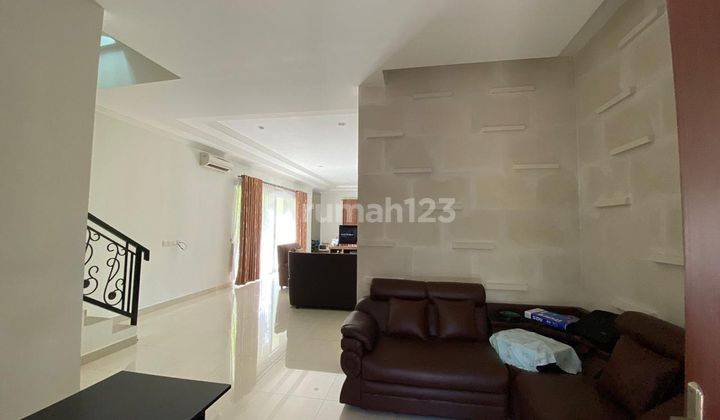 FOR SALE RUMAH LUAS SEMI FURNISHED BERLOKASI DEKAT RENON 8