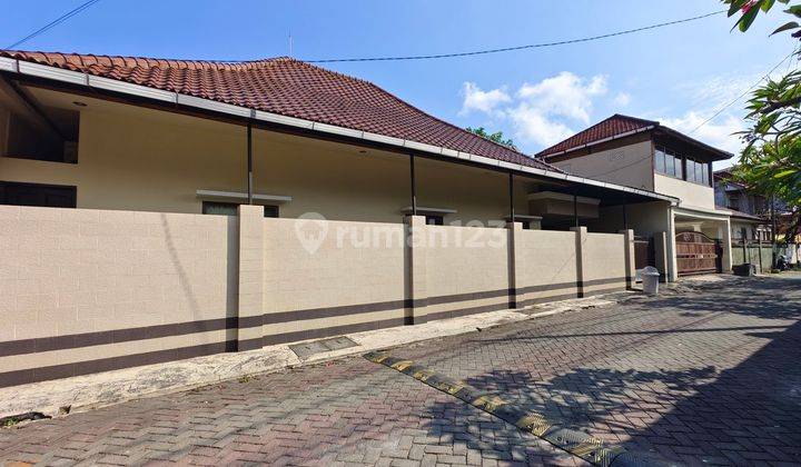 For Yearly Rent Rumah Luas Full Furnished Berlokasi Dekat TSM 2