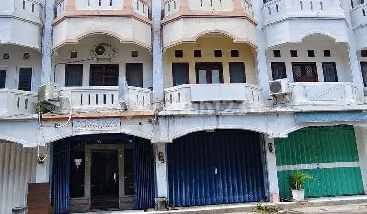 Cheap 3-Storey Strategic Shop House Near Bali Galeria Mall