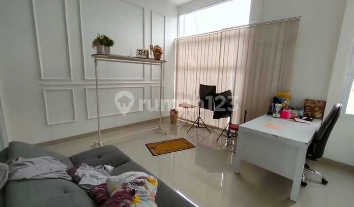 Ruko 2 Lantai Bentuk Tanah Kotak di Sriwijaya