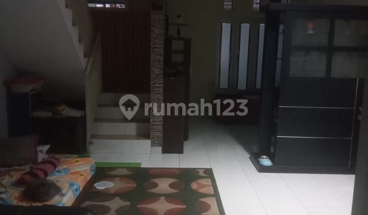 ruang keluarga rumah di komplek melong asih