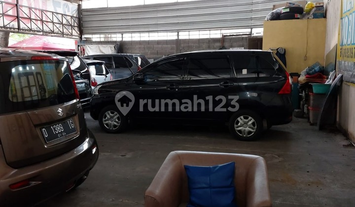 Ruang Usaha Samping Jalan Raya di Sayap Asia Afrika