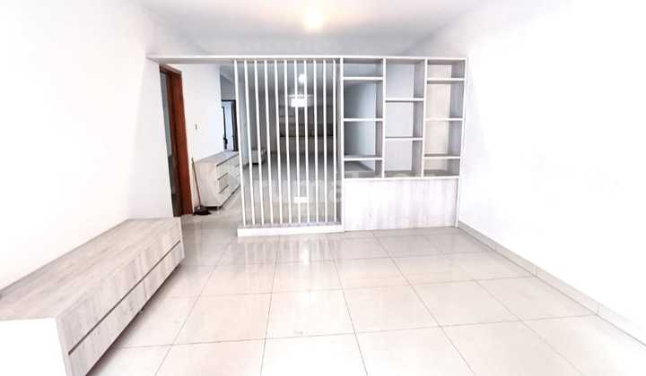 Rumah Minimalis 2 Lantai Semi Furnished di Jalan Kembar 2