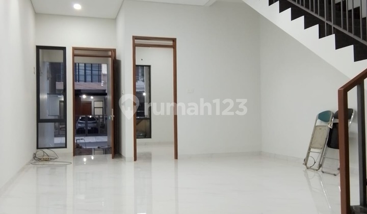 Murah!! Rumah Baru 2 Lantai di Mekar Wangi