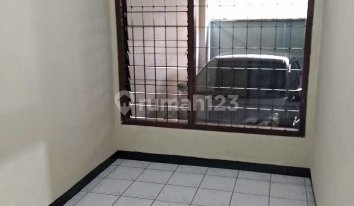 Rumah Lama Terawat Sangat Strategis Dekat Paskal 23 7