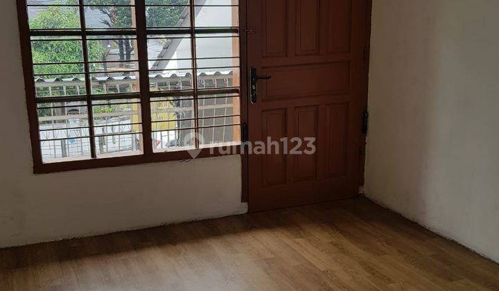 Rumah Tinggal 1,5 Lantai Tengah Kota di Sayap BKR 1