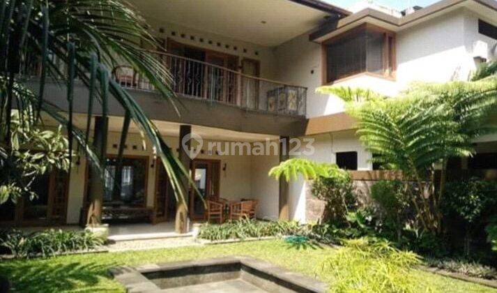 Rumah Tinggal 2,5 Lt. Classic Luas Nyaman dan Terawat di Cipaku 1