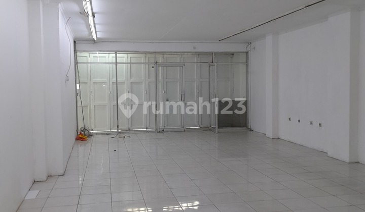 3-Story Shop House on Otista Suitable for Business Location