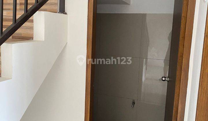 Rumah 2 Lantai Minimalis Modern Dalam Cluster di Sariwangi 2