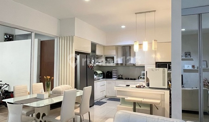 Dijual Cepat! Rumah di Setramurni 2 Lantai Semi Furnished