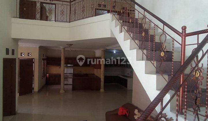 Rumah 2 Lantai Luas Dan Terawat di Arcamanik 1