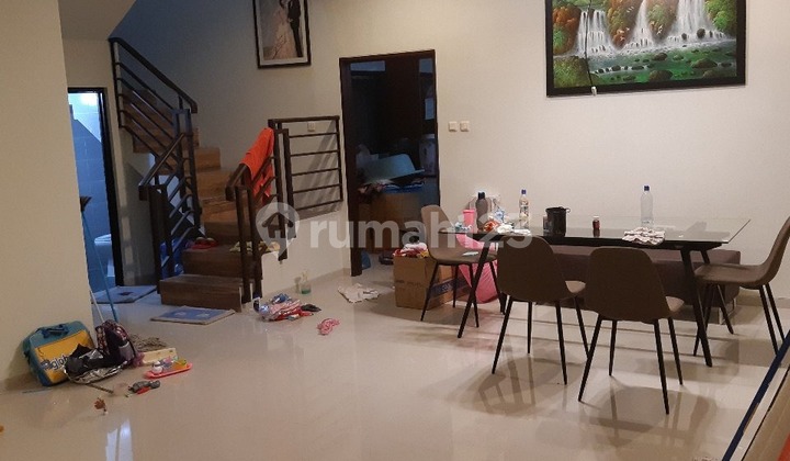 Rumah Asri Siap Huni di Singgasana Pradana Rumah Asri Siap Huni di Singgasana Pradana
