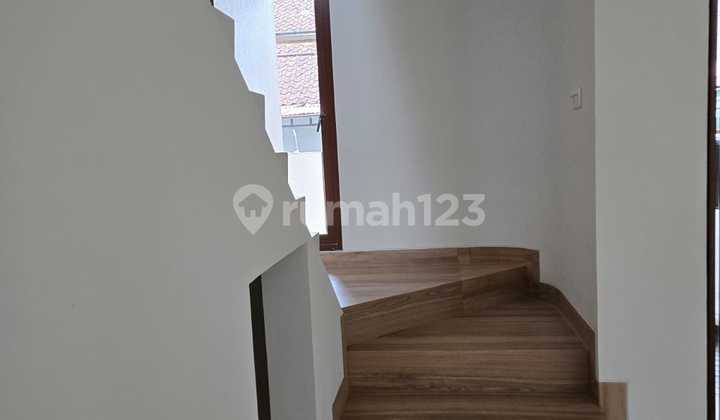 Rumah 2 Lantai di Sayap Pajajaran, Bandung 2