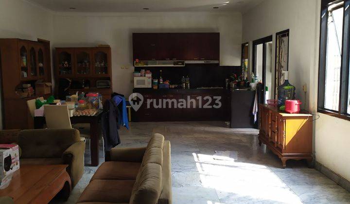 Rumah Bagus Strategis Tengah Kota di Dr. Otten 1