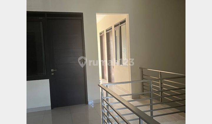 Rumah 2 Lantai di Singgasana Pradana Full Furnished 2