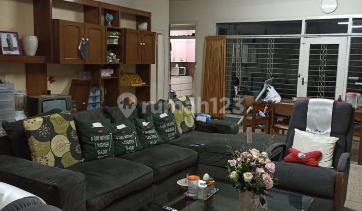 Rumah dan Tempat Usaha di Lembah Sukaresmi, Daerah Terusan Sutami