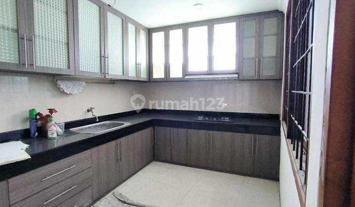 Rumah Modern 3 Lantai Full Furnished di Sayap Bkr 2