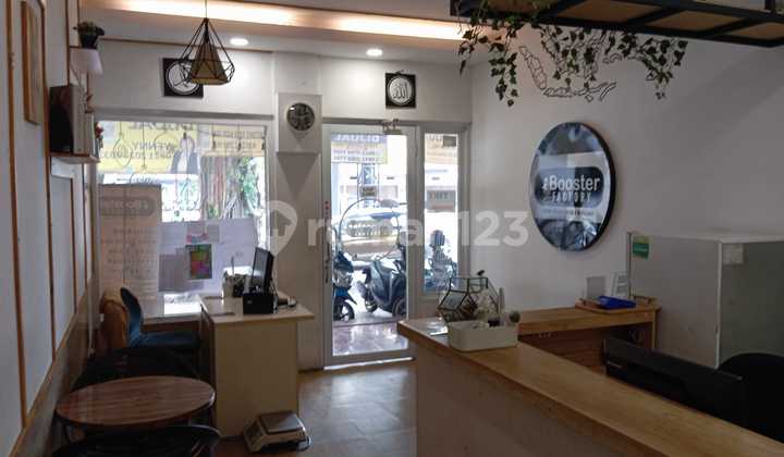 Gedung 4 Lantai Posisi Hook di Jalan Sunda