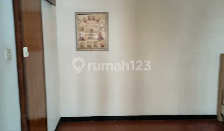 The house has a Badminton Court on Moch. Toha Street. 2