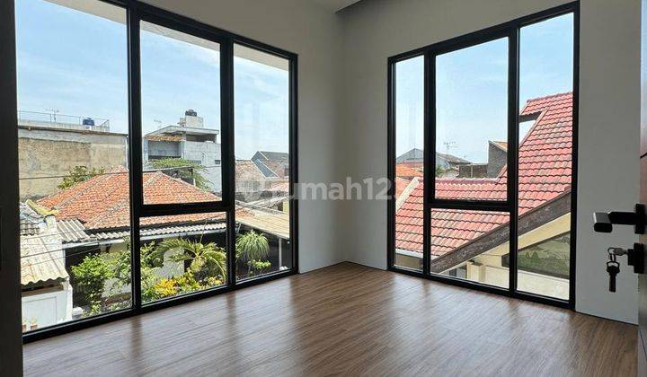 Rumah Baru Minimalis Modern Posisi Hook di Komplek Leuwisari 1