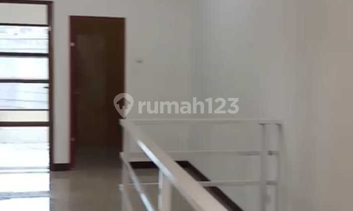 Modern Minimalist House Inside Hook Position in Inhoftank Complex 2