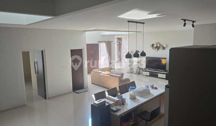 Luxurious Minimalist 2-Story House in Sayap Turangga