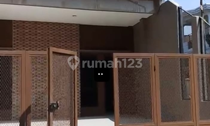 Modern Minimalist House Hook Position Inside Complex in Inhoftank 1