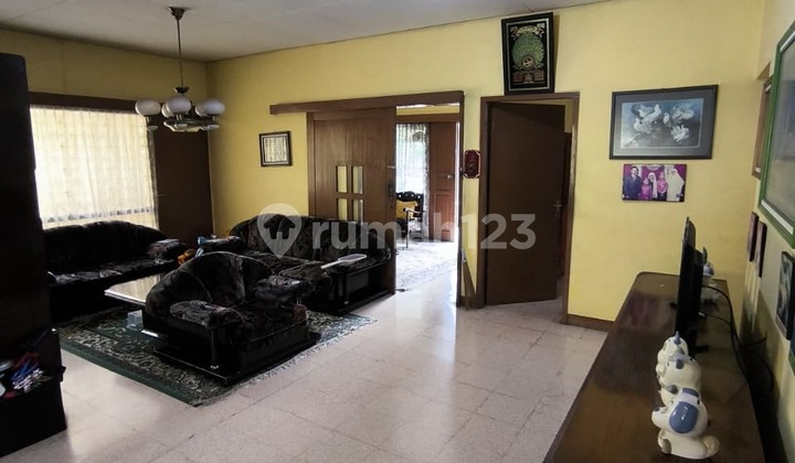 Rumah Luas dan Terawat Siap Huni di Sayap Komplek Muara