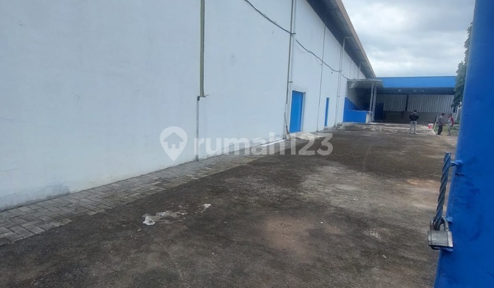 Warehouse with Office and Mess in Derwati
