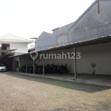 Bangunan Kantor dan Gudang 2 Lantai di Pusat Kota Bangunan Kantor dan Gudang 2 Lantai di Pusat Kota