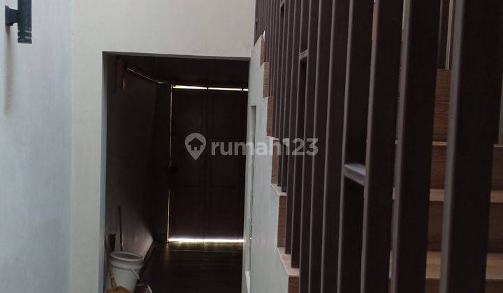 Rumah Minimalis Modern 2,5 Lantai di Komplek Muara 2