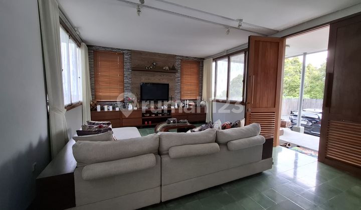 Villa Minimalis Estetik di Punclut, Pagerwangi, Lembang