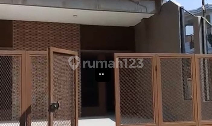 Rumah Minimalis Modern Posisi Hook Dalam Komplek di Inhoftank