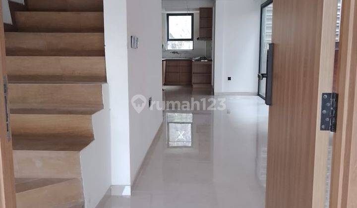 Rumah Baru Minimalis Modern 2 Lantai di Turangga