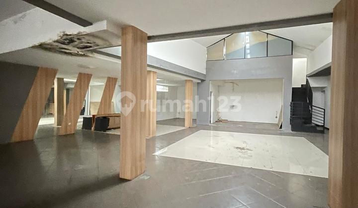 Business Space on Cihampelas Main Road Suitable for Car Showroom