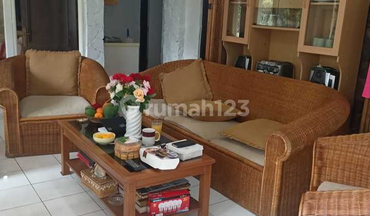Rumah 3 Lantai Downslope di Villa Istana Bunga 2