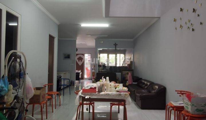 Rumah 2,5 Lantai Semi Furnished di Daerah Batununggal 1