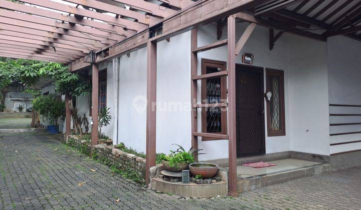 Di jual Rumah dengan halaman sangat luas daerah Kemanggisan Raya, Jakarta Barat. 2