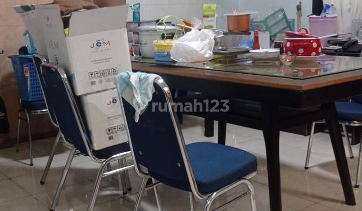 ruang makan rumah dua lantai di bali