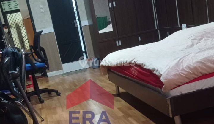 kamar tidur rumah dua lantai di bali