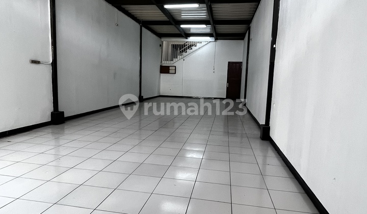 Busy Shop House in the City Center 2