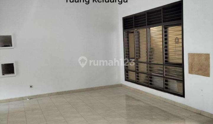 Disewakan Rumah Bagus Di Jalan Ngagel Jaya Selatan, Surabaya 3