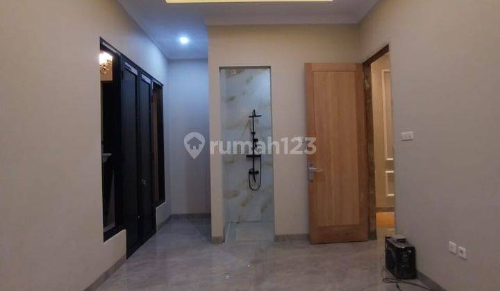Rumah Klasic Mewah 2 Lantai di Ragunan Jakarta Selatan 13