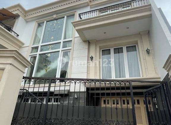 Dijual Cepat Rumah Bagus Bernuansa Modern di Puri Indah Jakbar 1