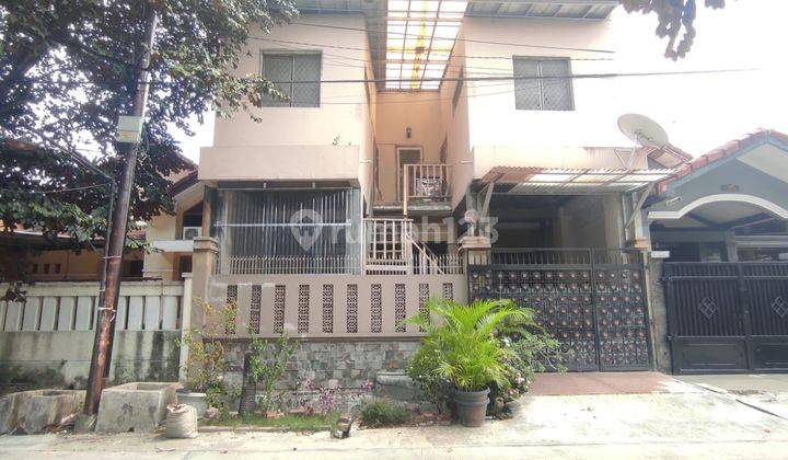 Dijual Cepat Rumah Luas , 2 Lt  Bebas Banjir Jalan Cor Beton lokasi di jalan boulevard Taman Harapan Baru, Harapan Indah Bekasi Selangkah ke Plaza THB , Dekat dengan Sekolah , RS , Kuliner  1