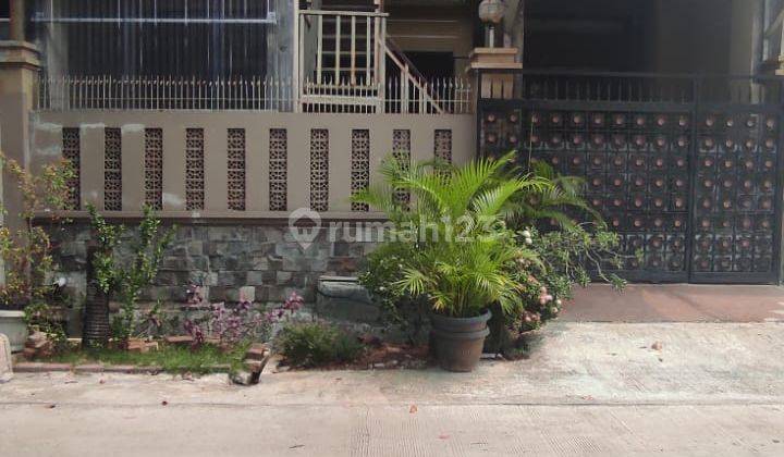 Dijual Cepat Rumah Luas , 2 Lt  Bebas Banjir Jalan Cor Beton lokasi di jalan boulevard Taman Harapan Baru, Harapan Indah Bekasi Selangkah ke Plaza THB , Dekat dengan Sekolah , RS , Kuliner  2